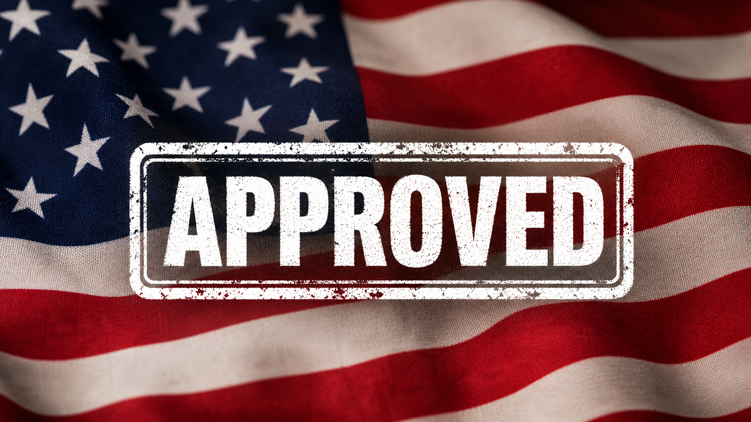 Visa de Estados Unidos aprobada, junto a la bandera estadounidense
